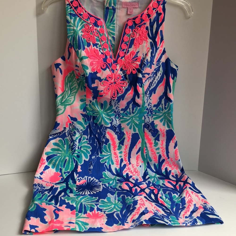 Lilly Pulitzer embroidered v-neck sleeveless lined sheath dress size 0